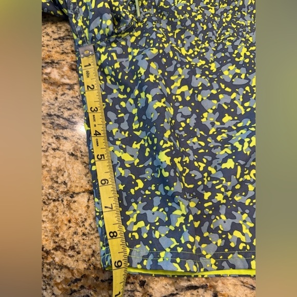 Nike Swim Trunks Mens Medium Green Yellow 9 in Inseam Shorts Pockets Mesh Lined - Picture 12 of 12